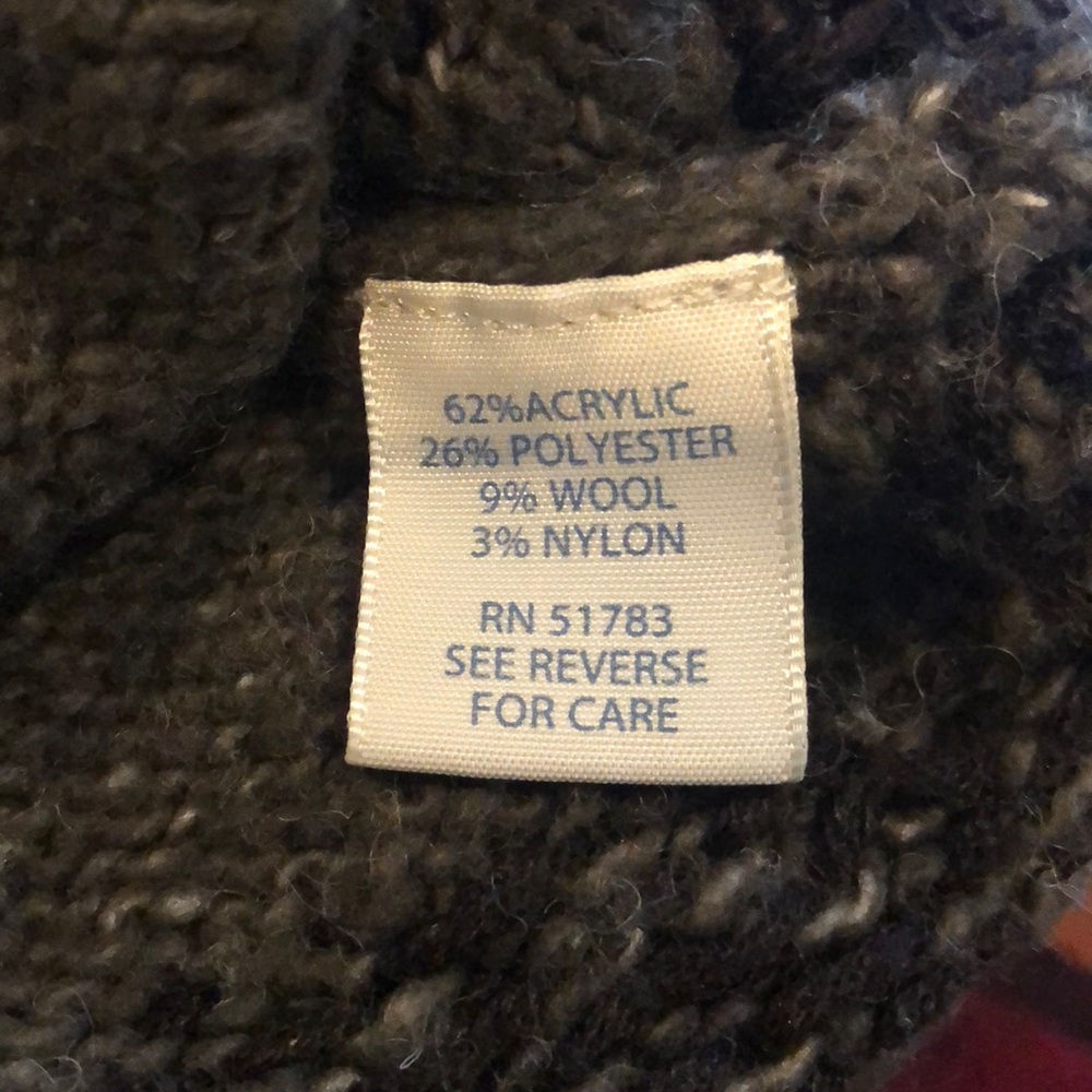 Wool sweater. Short sleeves great for layering. - Picture 4 of 4